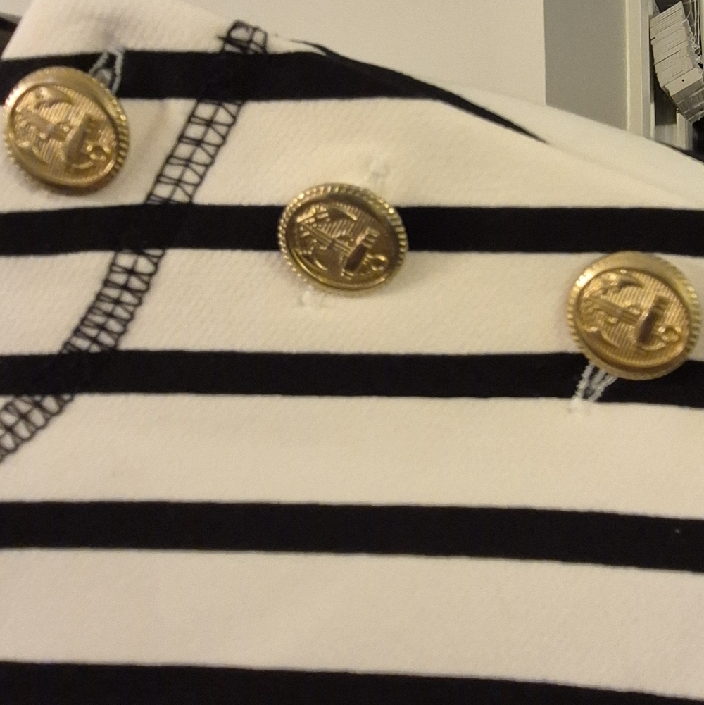 Zara Black and White Striped Cropped Long Sleeve Top With Buttons On Left Top - Picture 2 of 5